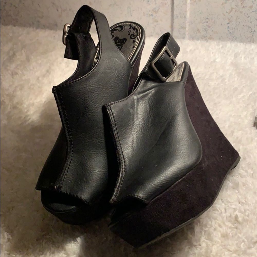 BRASH Wedge Sandals 🌺 - Picture 1 of 8